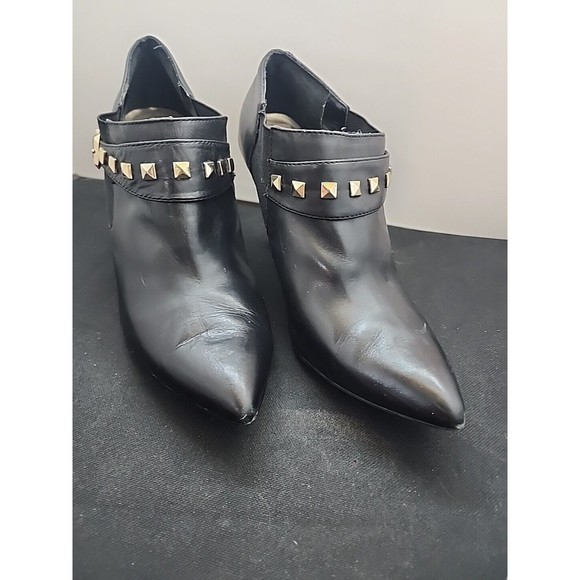 GUESS T Pyramid Studded Sz 8.5M Black Leather Ankle Booties Stilettos Heels - Picture 1 of 5
